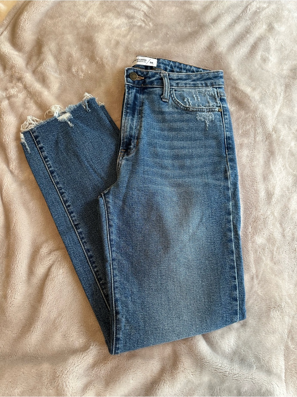 Women Just Black Medium Wash High-Waisted
Straight-Leg Jeans Size 30 NWOT